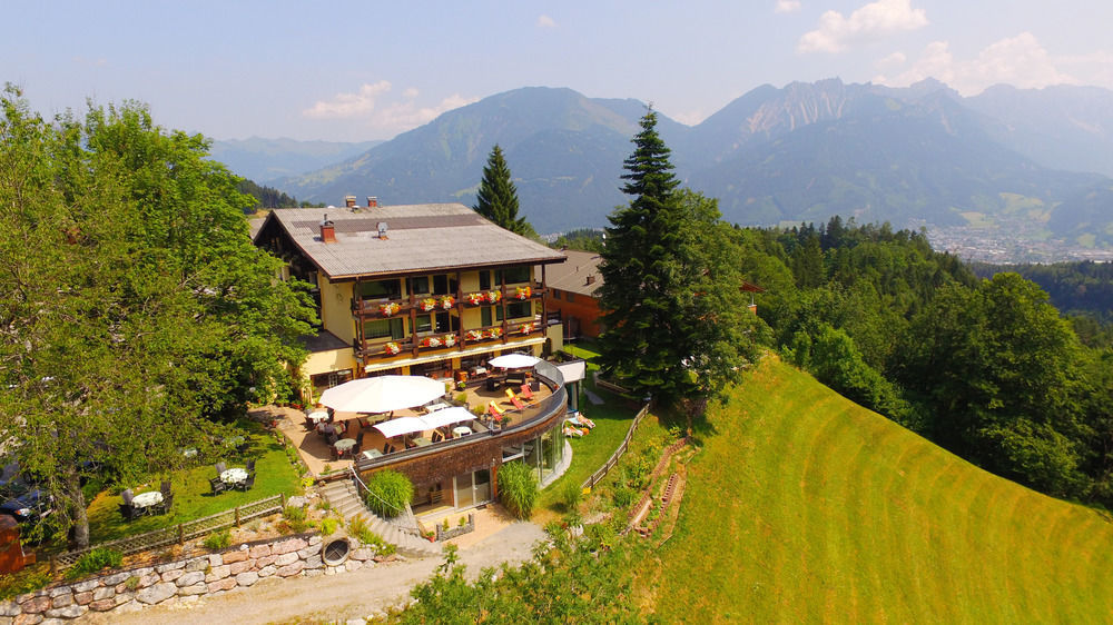 Naturhotel Taleu Buerserberg Exterior photo